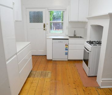 BEACHSIDE ART DECO GEM - GROUND FLOOR WITH COMMUNAL GARDEN! - Photo 4