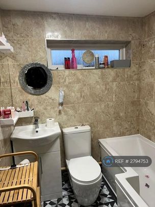 4 bedroom terraced house to rent - Photo 1