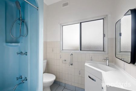 “Spacious Home with Large Backyard” - Photo 5