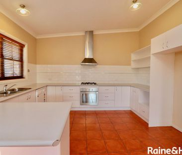 BEAUTIFUL BRILLIANT - FAMILY HOME - Available 17/2/26!!!! - Photo 3