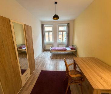 Zentral & ruhig: Möblierte 3-Zimmer-Wohnung mit Balkon - Photo 1