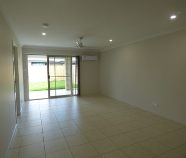 Modern 4 bedroom home - Photo 2