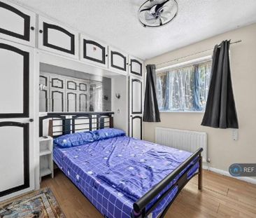 4 bedroom semi-detached house to rent - Photo 5