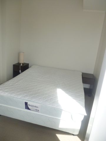NEWLY FURNISHED 2 BEDROOM APARTMENT - Photo 2