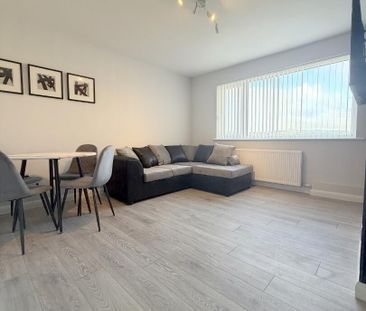 32b Queens Avenue, BT365HU, Newtownabbey - Photo 3