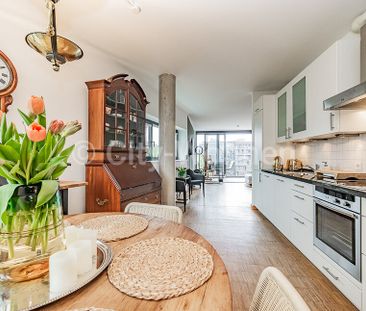 Großzügige, möblierte Wohnung mit 2 Balkonen und Tiefgaragenstellpl... - Foto 1