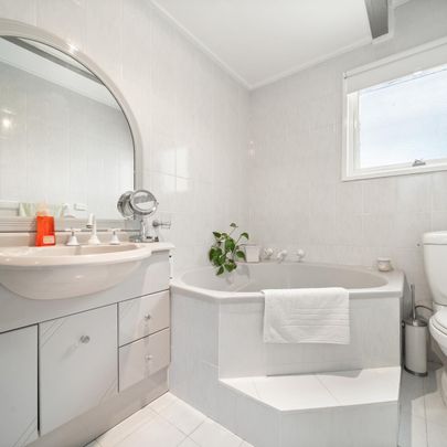 Family Living with beautifully landscaped gardens in a great location - Photo 1