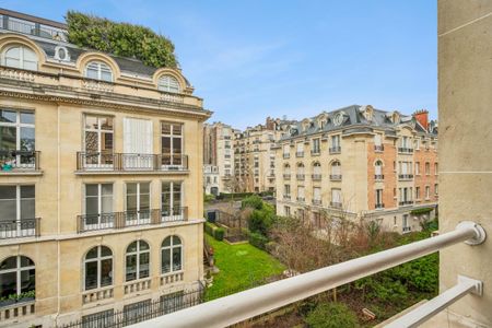 Location Appartement 5 pièces 176m² PARIS 16ème - Photo 5