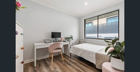Top-Floor Sun-Filled Apartment in the Heart of Elwood! - Photo 5
