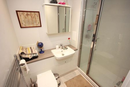 3 Bed Flat, Salcombe Court, E14 - Photo 4