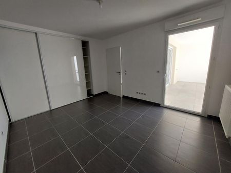 location Appartement T2 DE 41.35m² À SAINT JEAN DE VEDAS - Photo 3