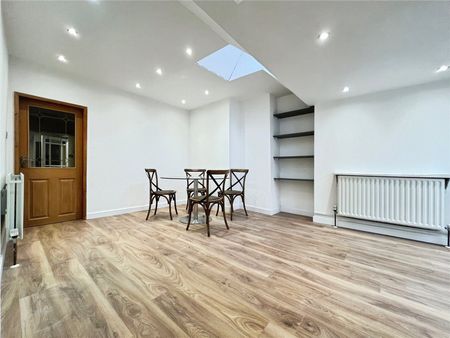 Middle Hill, Egham, Surrey, UK, TW20 0JQ - Photo 4