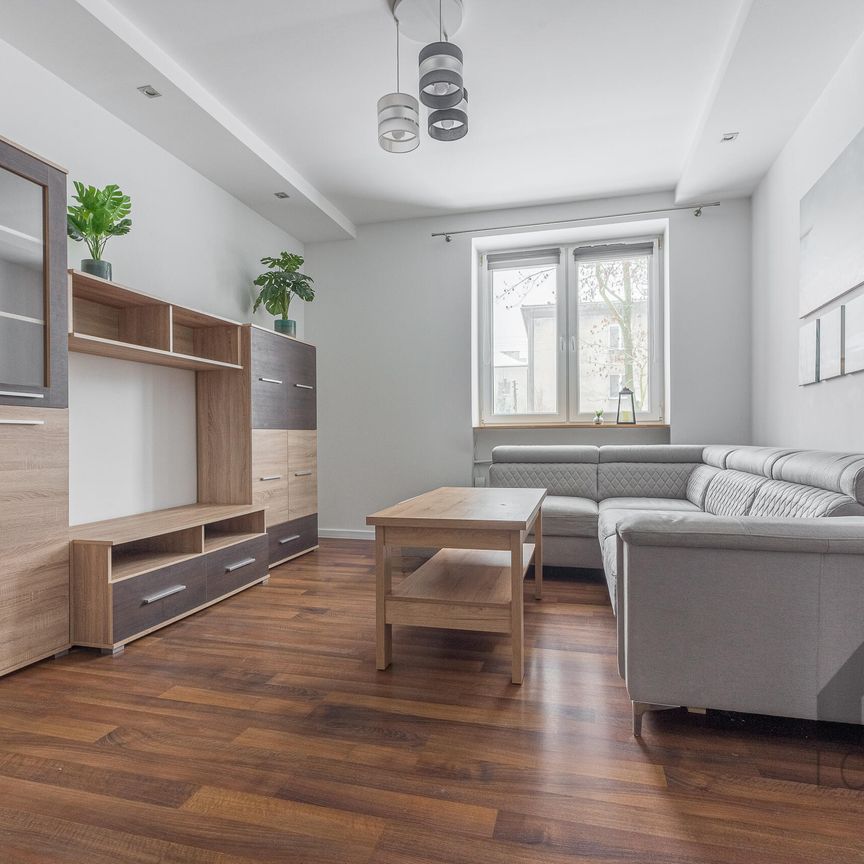 Piękne i wyposażone mieszkanie dwupokojowe na osiedlu Stałym w Jaworznie do wynajęcia | Spacer 3D - Photo 1