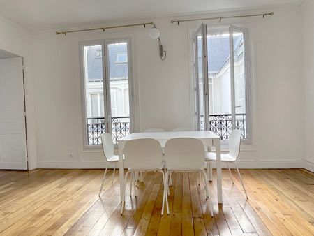 Charmant appartement rénové sur cour - Photo 2