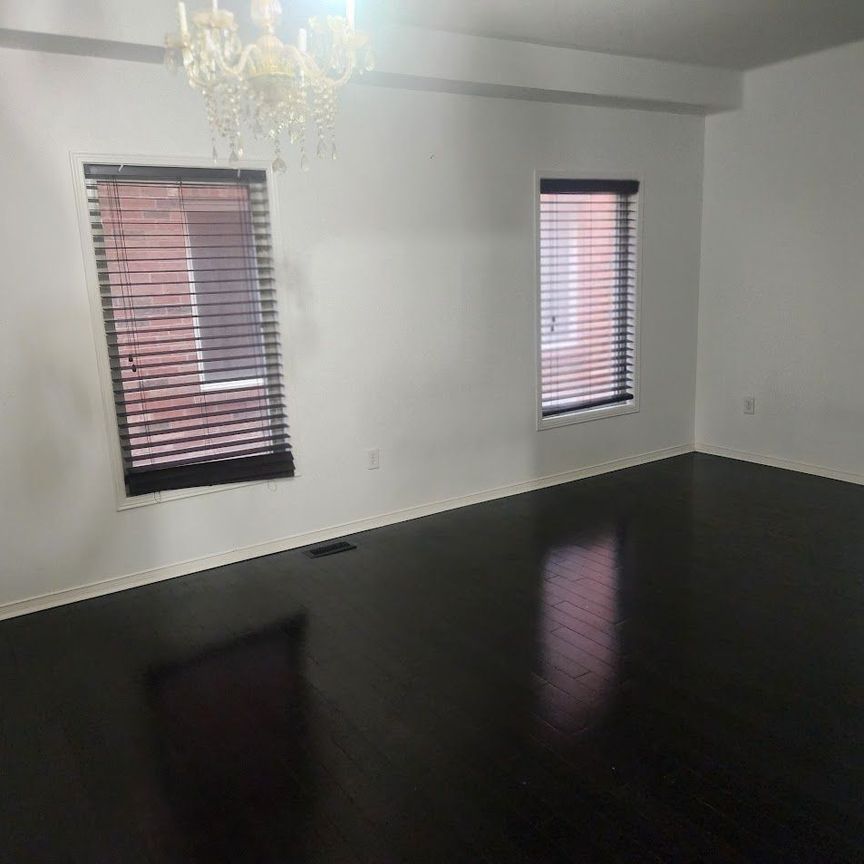 For Lease - 7103 Benjamin Court, Mississauga, Ontario - Photo 1