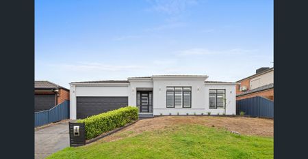 SPACIOUS 4 BEDROOM, PLUS STUDY/DINING FAMILY HOME. Ideally suited for large family with teenage or in law accommodation. - Photo 3