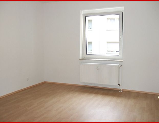 Geräumige 3-Raumwohnung mit Gartennutzung, 2 Balkone sowie 2 Bäder und Garage in E.-Holsterhausen. - Foto 1