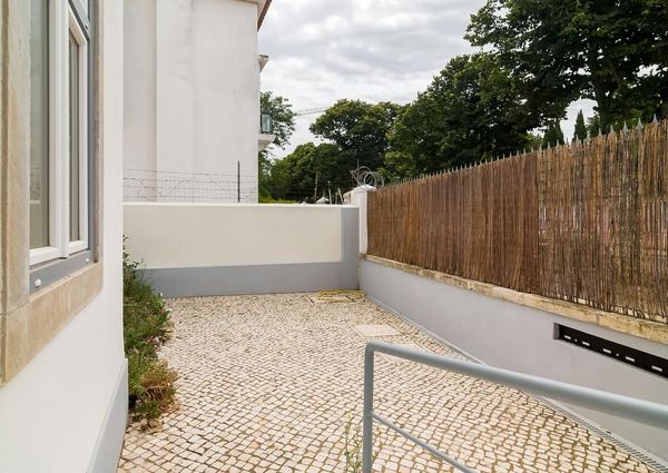 2 Bedroom Apartment with parking, Lumiar, Lisboa