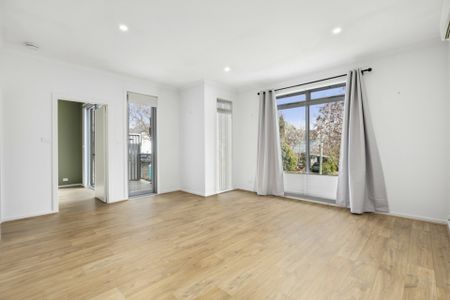 Generous 1-bedroom apartment in a prime location - Photo 3