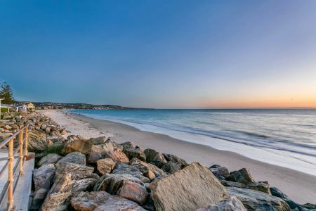 Perfect Coastal Lifestyle Two Bedroom Unit - Photo 5