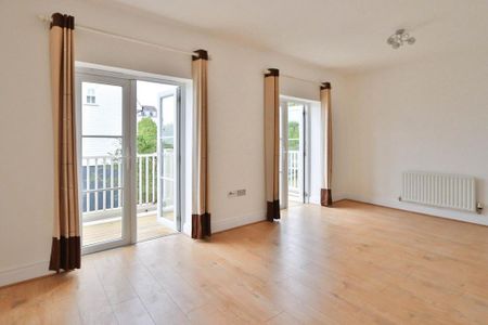 4 bedroom detached house to rent - Photo 2