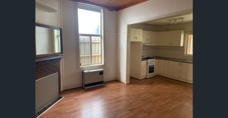 Spacious 3 Bedroom Home - Photo 2