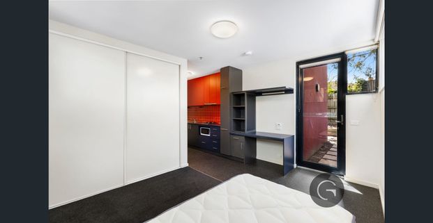 Perfect For Any Student with Large Courtyard - Photo 1