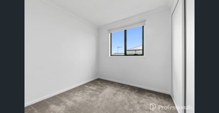 Modern Family Living with Style and Space - Photo 5