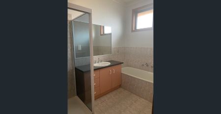 Four bedroom house - Photo 3