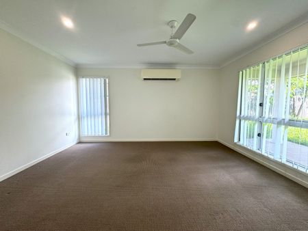 SPACIOUS 4 BEDROOM FAMILY HOME - Photo 2