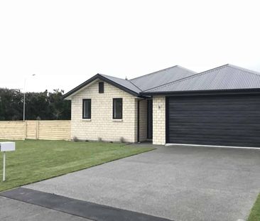 Belfast - 4 Bedroom - Photo 3