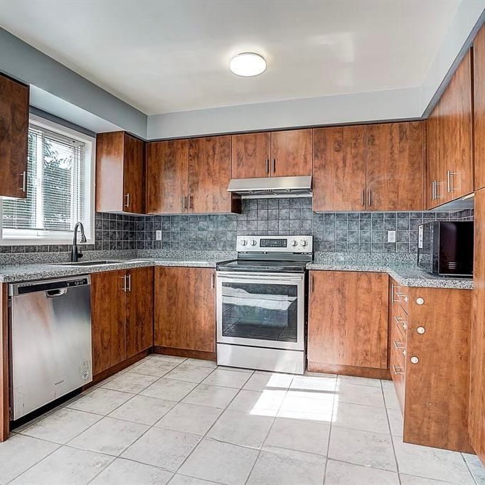 For Lease - 1187 Leslie Drive, Innisfil, Ontario - Photo 1