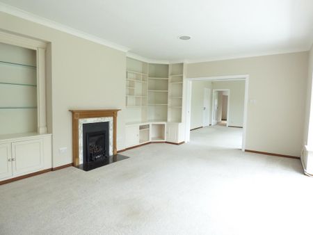 4 bedroom detached bungalow to rent - Photo 2