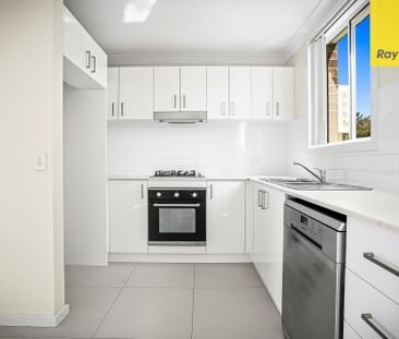 MODERN TOWNHOUSE IN QUIET COMPLEX! - Photo 5