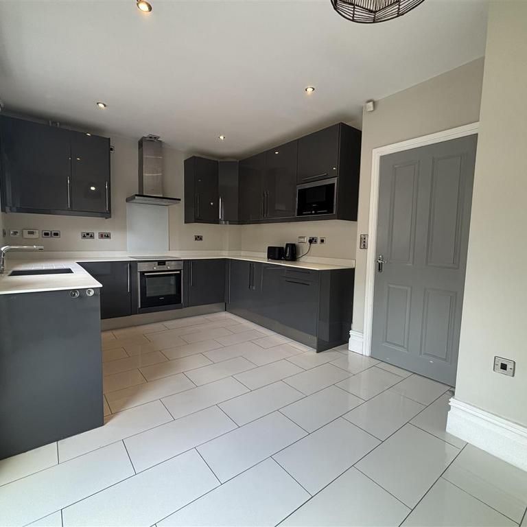 3 bedroom townhouse to rent - Photo 1