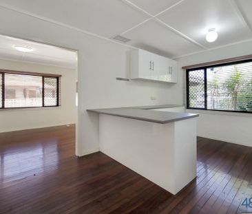 Lovely Home in Townview - Photo 4