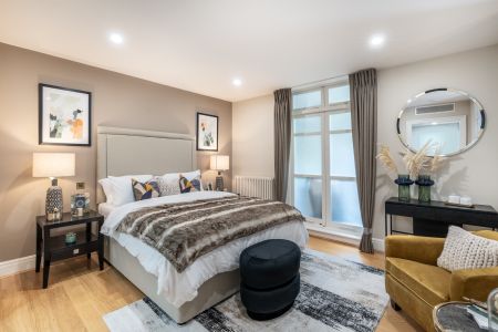 Recently refurbished ground-floor flat for rent in Mayfair, just off Park Lane - Photo 4