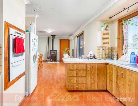 FAMILY HOME WITH LARGE BACKYARD IN EATON - Photo 5