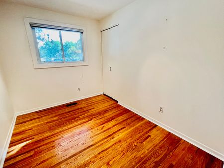 For Lease - 74 Devins Drive, Aurora, Ontario - Photo 4