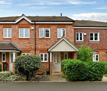 A beautifully presented home in immaculate condition in a small gated development in Windsor. - Photo 1