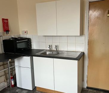 Manor Court Road, Nuneaton, CV11 5HQ - Photo 5