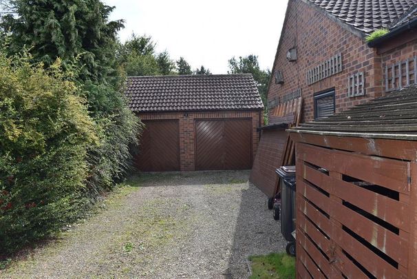 3 bedroom detached bungalow to rent - Photo 1