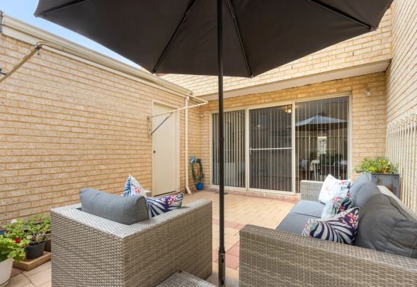 2 / 5 Primula Close, MURDOCH WA 6150 - Photo 1