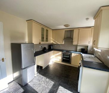 3 bedroom semi-detached house to rent - Photo 2