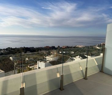 3 room luxury Apartment for rent in Benalmádena, Andalusia - Photo 2