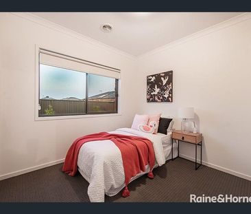 Stunning 4 Bedroom House in Cranbourne East! - Photo 6