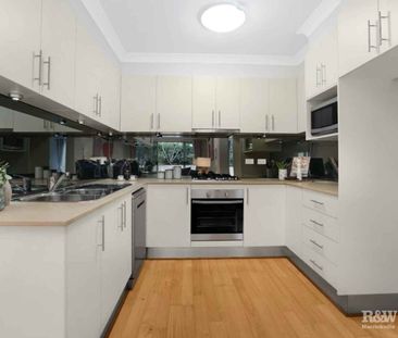 Huge 68sqm Private Garden Apartment - Photo 3