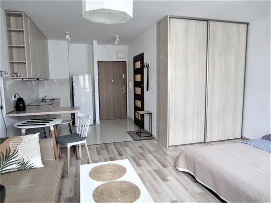 Nowoczesna duża kawalerka w apartamentowcu z windą w Centrum. - Photo 1