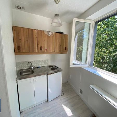 Location Appartement 1 pièce 18m² VERSAILLES 78000 - Photo 3