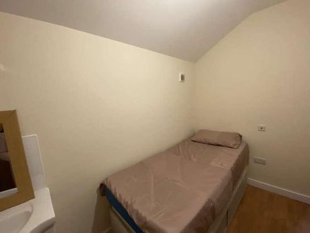 Grange Avenue, Reading, RG6 - Photo 2